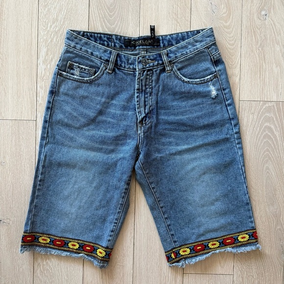 Vintage Cikelon Floral Ribbon Hem Denim Shorts Women’s Size Large / 28” Waist - Picture 1 of 13